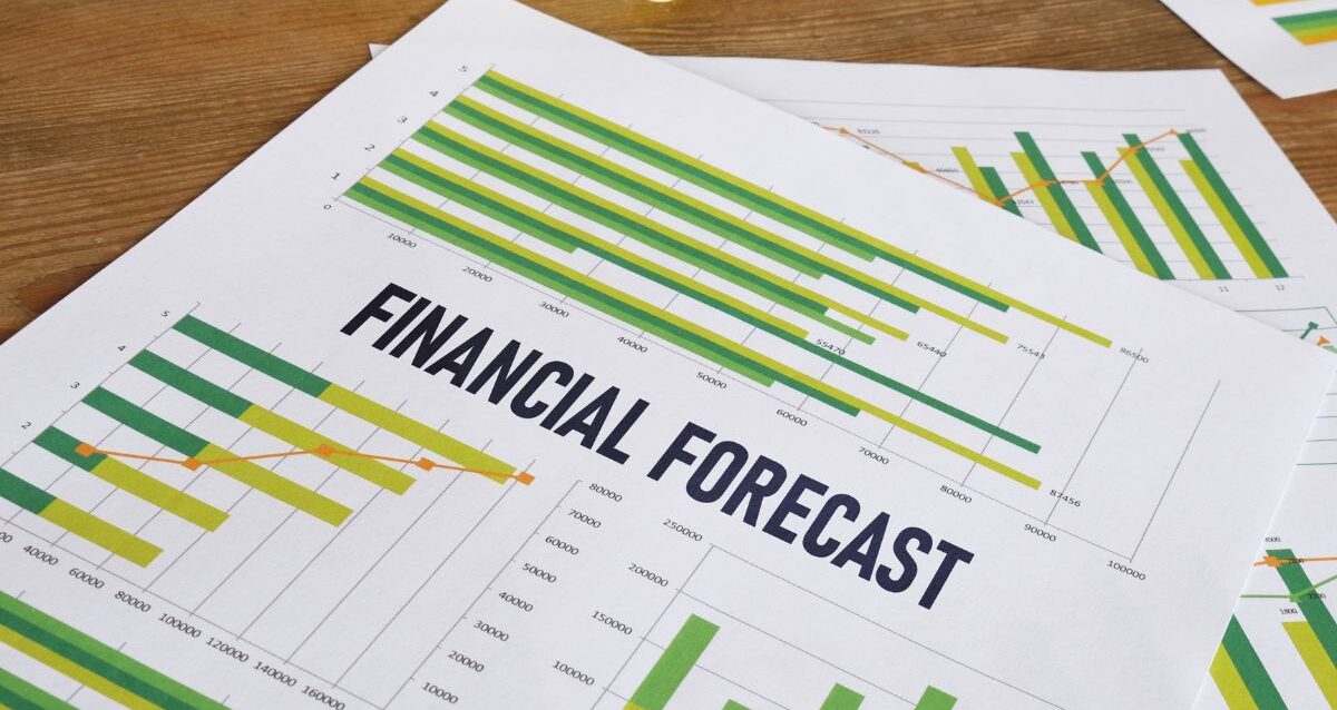AI for Financial Forecasting: How AI is Improving Cash Flow Predictions