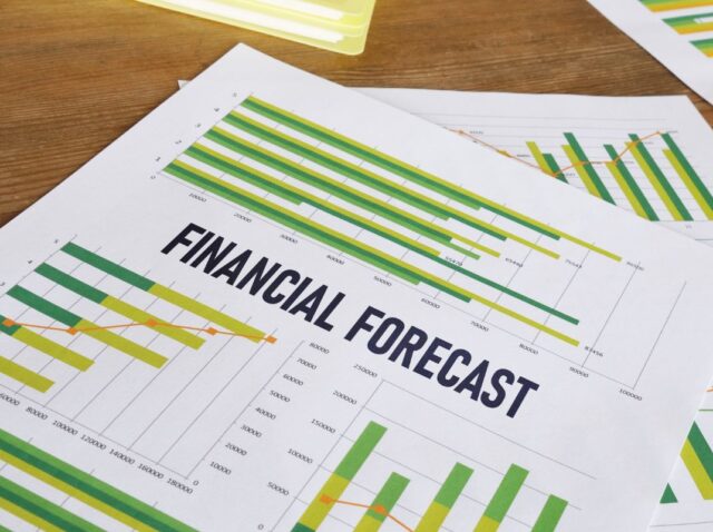AI for Financial Forecasting: How AI is Improving Cash Flow Predictions